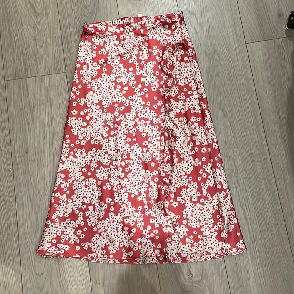Pink Floral Midi Skirt. Slit.
